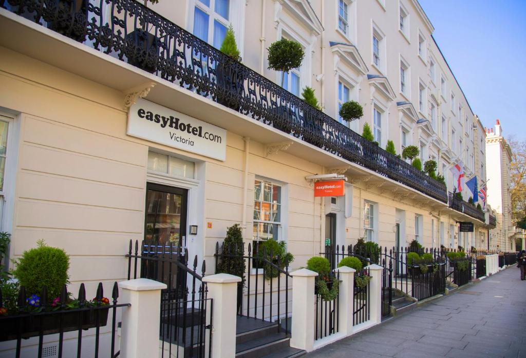 easyHotel London Victoria budget hotel near Buckingham Palace